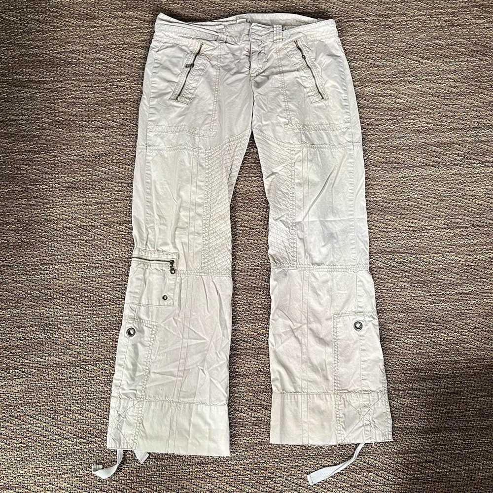 Cream American Eagle baggy cargo pants with bronze hardware